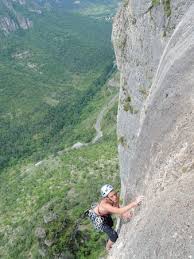 Vidéo 100% tournée au drone dans les gorges de la jonte en octobre 2017.il s'agit de l'arête w sur la roche décolée. La Roche Decollee Dans Les Gorges De La Jonte Picture Of La Maison De L Aventure Prevencheres Tripadvisor