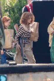Jun 02, 2021 · david harbour leaked 'black widow' set photos to duffer bros. Movies Tv Music These Photos Of The Stranger Things Cast On Set Should Hold You Over Until The Show Returns Popsugar Entertainment Photo 7