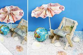 Den geldschein als herz zu falten ist dabei besonders einfach und sieht einfach toll aus. Sonnenschirm Mit Liegestuhl Aus Geld Basteln Anleitung Talu De