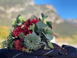 Artificial wild flowers the range. Boho Mountain Wedding In Bavaria 4eck Restaurant Garmisch Partenkirchen