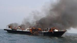 Pendakwa raya memaklumkan, 'kapal hantu' juga dipenuhi patung, peralatan muzik dan perabot dengan pelbagai sambungan elektrikal, menjadikan kawasan itu mudah terbakar dan perangkap maut kepada. Kapal Terbakar Di Teluk Jakarta 23 Orang Meninggal 17 Hilang Bbc News Indonesia