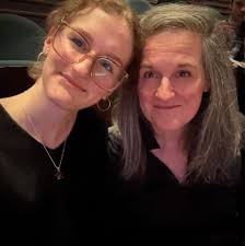 Why won't image stick to frame in Canva?