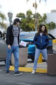 Se han propuesto a toda costa proteger la privacidad de ambos, así que sus apariciones en las redes. Mila Kunis And Ashton Kutcher Out In La 03 11 2020 Celebmafia