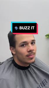White B avait marre de ses cheveux alors voici un #buzzcut sur lui. #fade  #buzz #cut #freakweek #montreal #laval #quebec #barber