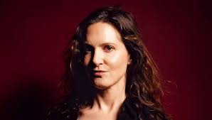 Une drôle de peine", de Justine Lévy : un "très beau livre" sur le deuil  maternel, selon Le Masque : épisode du podcast Les coups de cœur  littéraires du Masque 2025