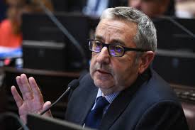 Cobos pidió que Felipe Solá brinde explicaciones en el Congreso