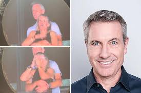 Teknoloji CEO'su Andy Byron'ın eski çalışanı, Coldplay draması öncesinde  onun 'toksik' bir patron olduğunu iddia ediyor : r/business