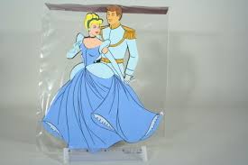 Macecha jsme došli do zahrad.vy jste princ?zeptala se popelka šokovaně?ano prosím nelekejte se myslel. Dekorace Velka Popelka A Princ Slune Cz Cz