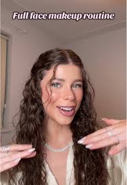 Full face makeup parce que le makeup doit durer jusqua 3 am