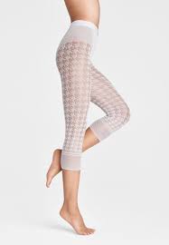 They can be worn for workouts at the gym, cozy nights in, or a date night. Wolford Dylan Capri Leggings Strumpfe White Weiss Zalando De