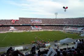Santa tentou reagir ao futebol morno do primeiro tempo na volta do intervalo, mas falta de criatividade das jogadas impediu a vitória diante dos caruaruenses. Estadio Jose Do Rego Maciel Wikipedia A Enciclopedia Livre