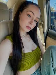 I'm 21 and I feel like a bumb 😭 what are you girls doing to make money. I  do security and my checks are about 300 weekly. I don't know how to