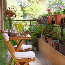 Le piante possono essere utilizzate come frangivista, per proteggere il terrazzo da sguardi indiscreti. Idee Per Terrazzi Arredati Con Stile E Decorazioni Archzine It
