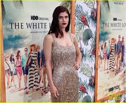 Great white movie reviews & metacritic score: Alexandra Daddario Boyfriend Andrew Form Make First Red Carpet Appearance Together At The White Lotus Premiere Photo 4584164 Alexandra Daddario Andrew Form Pictures Just Jared