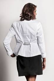 De plus en plus commercialisé, ce modèle est au cœur de la tendance. Pince Bijou Pour Vetement Clipshirt Spirit Clipshirt Cassandre Blanc Cintrer Une Veste Avec Elegance Grace A L Attach Fashion Sweater Clip Handmade Sweater