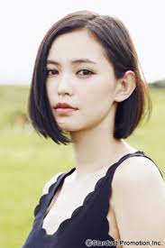 ボブ ストレートの髪型 ヘアスタイル なら黒髪も魅力的に決まる getbeauty 髪型 ボブ ヘアスタイル ボブ 髪型