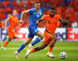 Voetbal international is de best bezochte voetbalsite van nederland en het enige wekelijkse voetbalblad in nederland. De Extremen In Het Voetbal Eerst Was Het Niets Nu Is Oranje Bijna Weer Een Knuffelploeg De Volkskrant