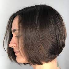 It flatters the long face and falls on the collarbone. 41 Flattering Short Hairstyles For Long Faces In 2021