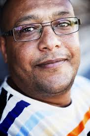 Khalifa återvänder till M