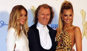He has been married to marjorie kochmann since october 18, 1975. Andre Rieu Privat Wie Im Marchen So Lebt Der Walzerkonig Mit Seiner Familie News De