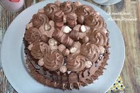 Layer Cake Kinder Bueno Recette Facile Le Sucre Sale D Oum Souhaib Gateau Kinder Bueno Recette Layer Cake Kinder Gateaux Kinder