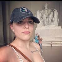 Lisa Petz's Instagram, Twitter & Facebook