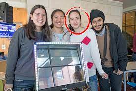 Vezi profilurile persoanelor care poartă numele de anca dragutescu. Interviu Foto Buzoianca Anca DrÄƒgulescu Printre StudenÅ£ii RemarcaÅ£i De Universitatea Harvard In Urma InvenÅ£iei Magic Mirror
