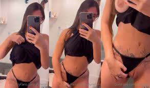 Exibida Alyne Lary Mostrando Peitos E Buceta Com Calcinha De Ladinho No  Espelho - Cnn Amador