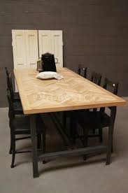 tafels landelijke oude brocante eettafel met ijzeren onderstel en visgraat blad van eiken uniek stoer en landelijk brocante eettafels thuisdecoratie tafels