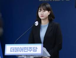 Cbs뉴스 파워인터뷰(cbs tv, 6월 27일(수) 밤 9시 50분) 진행 : ë‹¹ ìµœê³ ìœ„ì› ëœ 24ì„¸ ì—¬ëŒ€ìƒ ì´ë‚™ì—° ë°•ì„±ë¯¼ íŒŒê²© ì¸ì‚¬ ì¢…í•© ì„œìš¸ì‹ ë¬¸