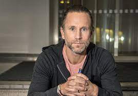 Känd från nyhetsmorgon, på gränsen med peter jihde, och angel. Peter Jihde Byter Tv Kanal Idrottens Affarer