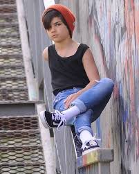 zahar koptevcov auf instagram hello friends i hope it stops raining today and the sun comes out have a good day phot junge mode models mode frisuren