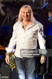 847 Bernie Shaw Photos & High Res Pictures