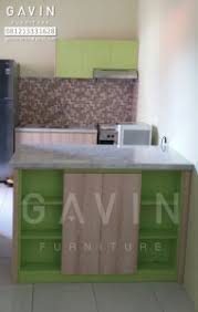 Pada dapur dengan kitchen set miniamlis, sobat bisa mengapikasikan material cermin pada dinding backsplash atau pada handel pintu kitchen set yang sobat miliki. Kitchen Set Minimalis Untuk Dapur Kecil Kitchen Set Jakarta