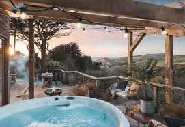 Holywell Bay Luxury Beach Hut With Hot Tub The Limit In Cornwall Luxury Cottage Beach Hut Outdoor Tub