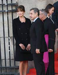 Ce détail n'a échappé à personne : Nicolas Sarkozy Ce Drole De Cadeau Qu Il A Offert A L Ex De Carla Bruni Elle