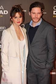 Emma watson is a young woman of 27 years, is an actress, model and british philanthropist born in france in 1990, measures 1.65 cm. Colonia 2015
