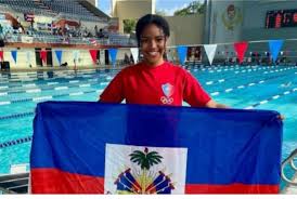 La Nageuse Haïtienne, Emilie Grand-Pierre, a reçu sa première médaille d'or  🥇 aux Jeux Olympiques Tokyo 2020 ce dimanche en remportant la série Numéro  1 de Natation 100 mètres/ Brasse.