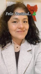 Esta navidad, regálate presencia 🙌 Comparte abrazos que sanan Risas que se  quedan y tiempo de calidad con quienes hacen hogar tu vida. 🎄✨ Que las  prisas se detengan, que el amor