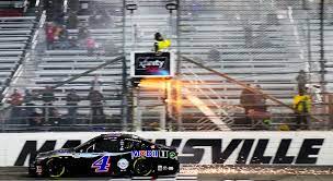 Nascar is a sport built on speed, time and records. Kevin Harvick S Titles Hopes Come To An End At Martinsville Nascar