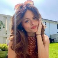 Robin Petro's Instagram, Twitter & Facebook