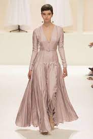 Sfilata autunno inverno 2018 2019, abito da sera lungo con gonna ampia. Abiti Da Sera Dior