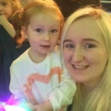 Kirsten Tomlinson's Instagram, Twitter & Facebook