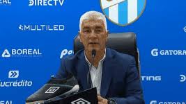 En el primer cotejo el xenieze se impuso por 3 a 0, con goles de cristian pavón, sebastián villa y norberto briasco. Lyj093v8mignkm