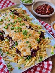 Chili Cheese Fries Das Perfekte Party Food Fashion Kitchen Gebackener Kase Lebensmittel Essen Chili Kase Pommes