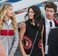 Ted Baker - Hanging out with Gigi Hadid & Ansel Elgort on set with Mario Testino for Vogue, Kendall Jenner looked stylish and relaxed with her #TedBakerAudio headphones. Get the look: http://bit.ly/1BYLD1b |