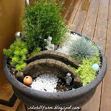 Fairy Gardens Are The Tiny Solution For Gardening Addicts In Autumn Mini Garden Miniature Garden Fairy Garden