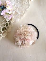 ヘアアクセサリーだって手作り 初心者さんでも挑戦できる作り方をご紹介 キナリノ ヘアゴム ハンドメイド リボン ビーズ ヘアゴム ヘアアクセサリー