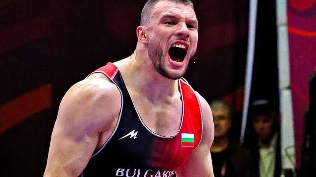 Кирил Милов с мощен старт на Световното, гарантира си медал