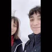 ritornello e ti odio se mi fai quell'aria scontrosa perché farei mille guerre per ogni cosa per te ti giuro lo farei, ehi dai, non dirmi che mi odi anche tu stasera perché non puoi rovinare quest'atmosfera e lo sai sì, lo sai pure te, eh, sì, lo sai pure te. Testo Mille Guerre Di Ariete